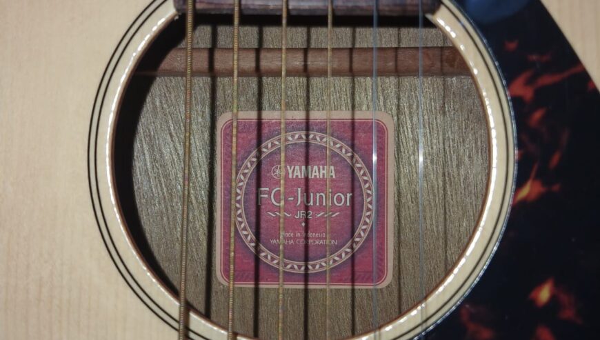 YAMAHA GUITAR JUNIOR EL460