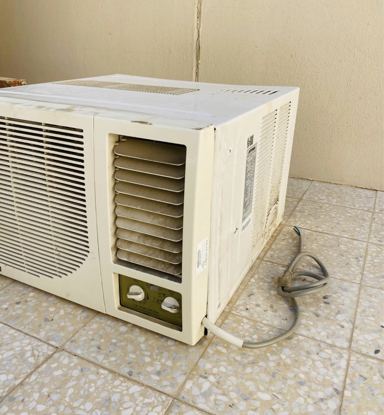 used Window ac for sell call me 30375744