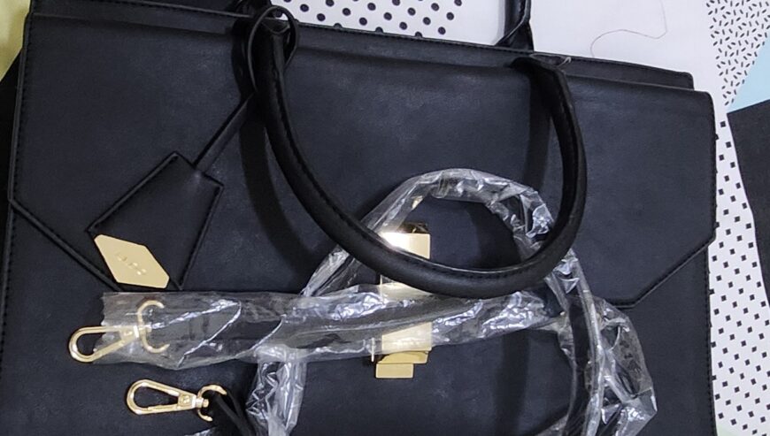👜 ALDO Women’s Office Bag – For Sale A smart and stylish choice for work, school, or travel, this bag combines fashion and function.
