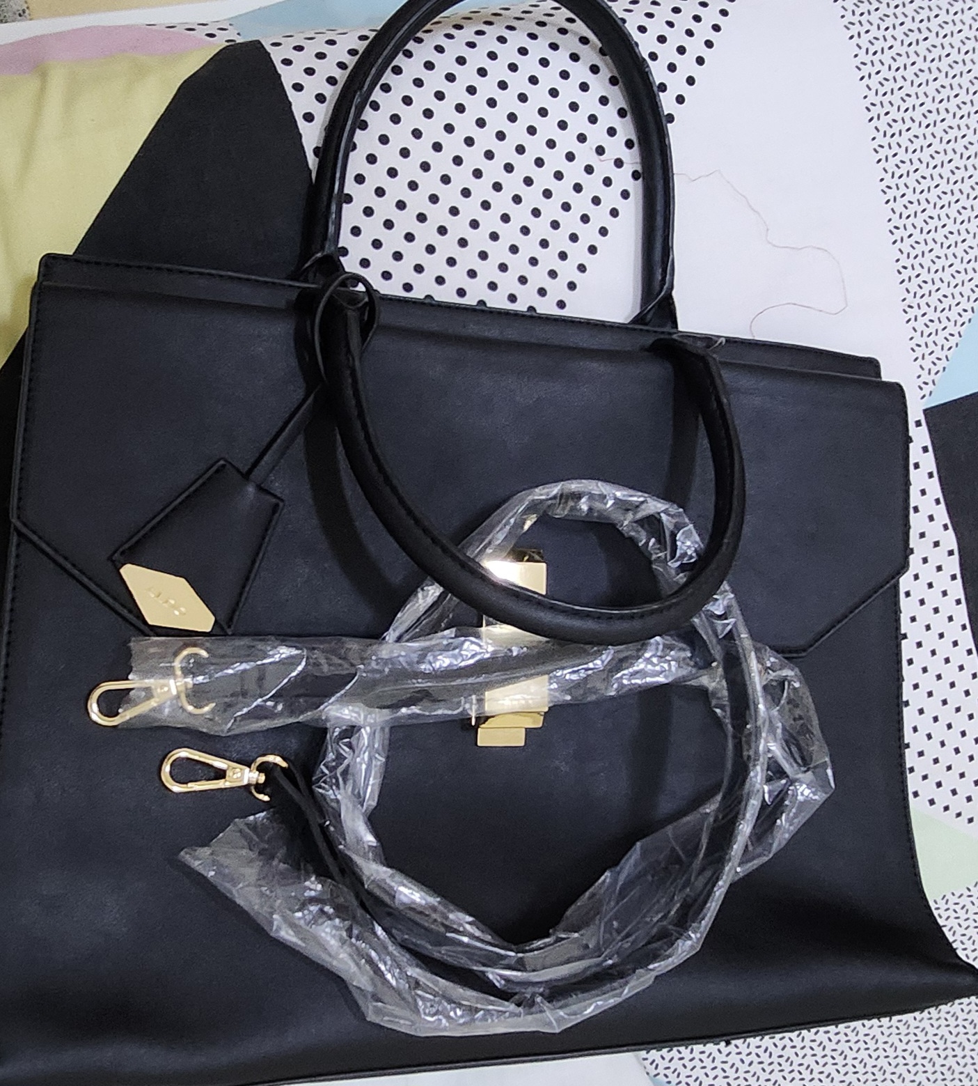 👜 ALDO Women’s Office Bag – For Sale A smart and stylish choice for work, school, or travel, this bag combines fashion and function.