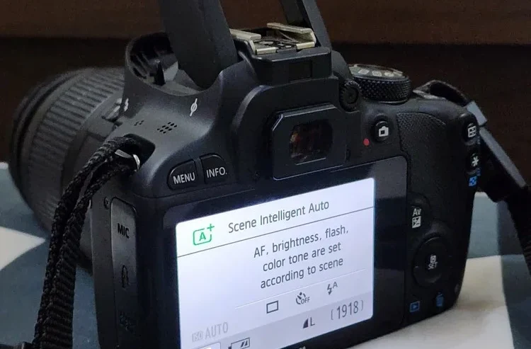 canon camera 100D
