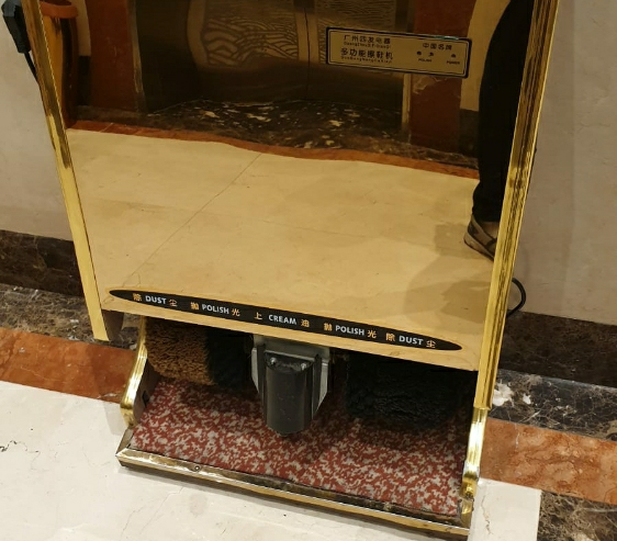 Shoes cleaning machine