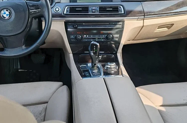 BMW 740