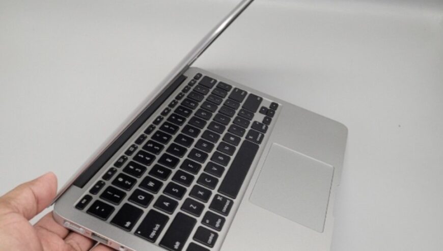 Apple macbook air 2013, for sale