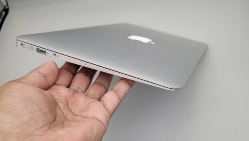 Apple macbook air 2013, for sale
