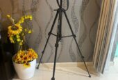 Canon 2000D + Tripod