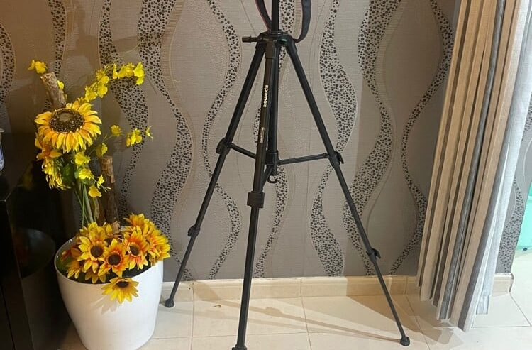 Canon 2000D + Tripod