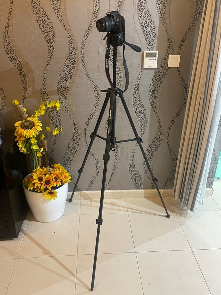 Canon 2000D + Tripod