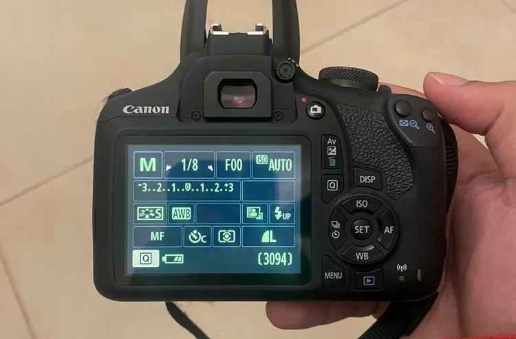 Canon 2000D + Tripod