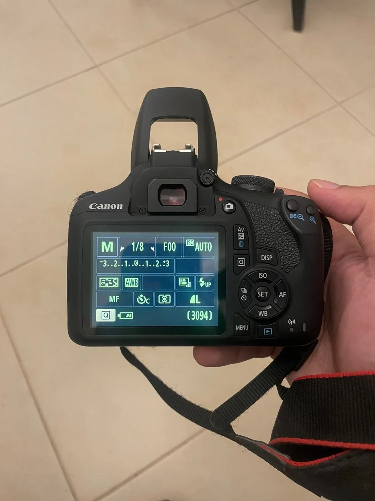 Canon 2000D + Tripod