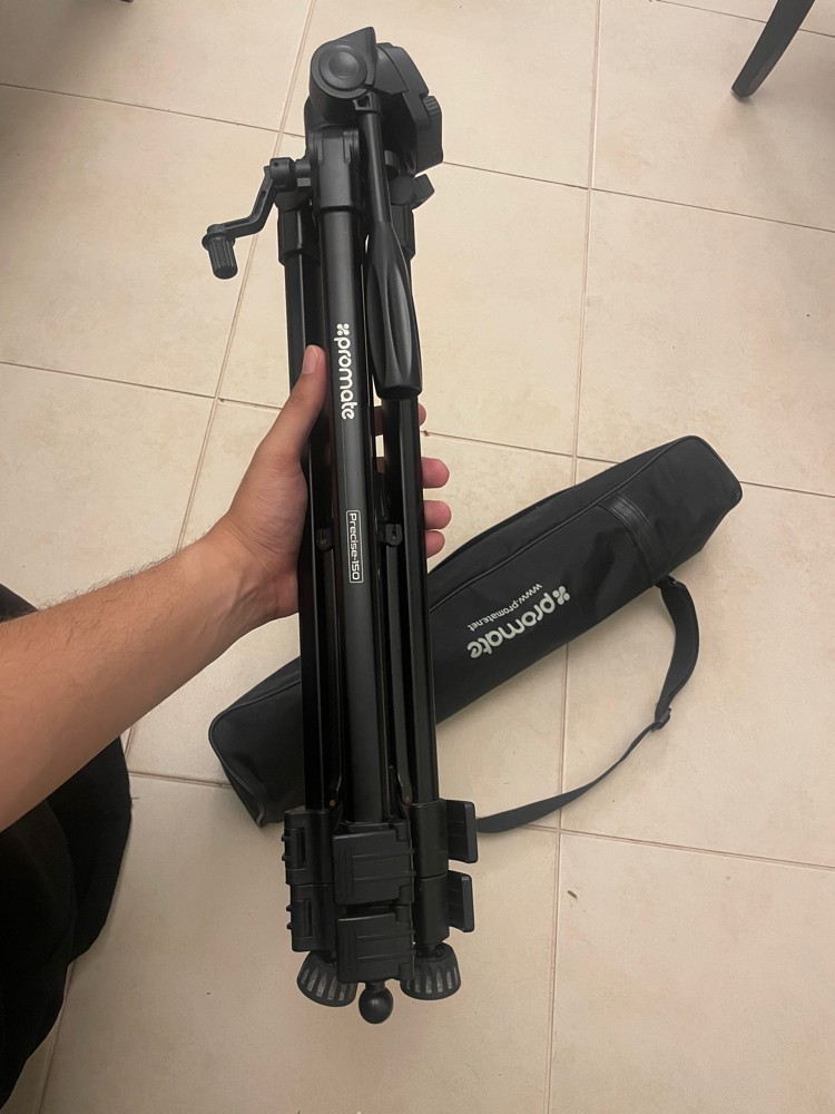 Canon 2000D + Tripod