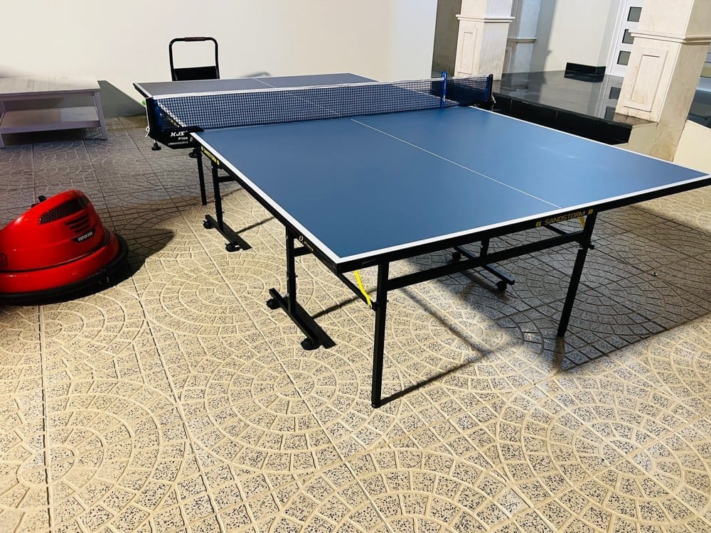 Tennis table