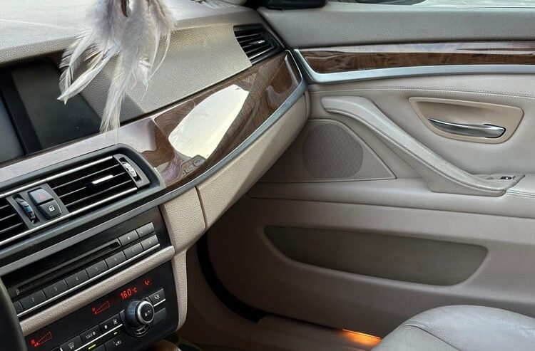 BMW 2011 523i