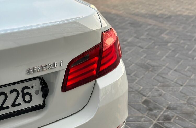 BMW 2011 523i