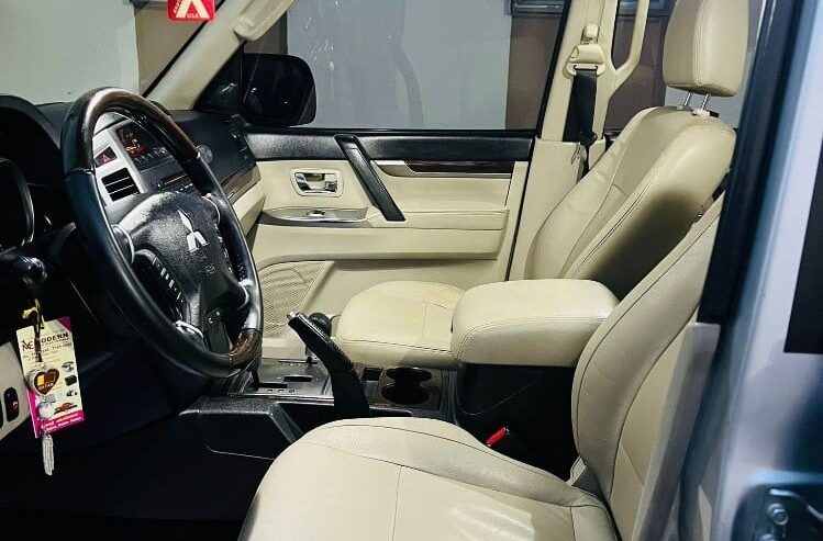 Mitsubishi Pajero2015 full option