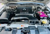 Mitsubishi Pajero2015 full option