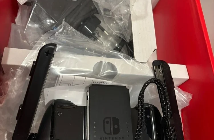 Nintendo Switch (Full Set with Box)
