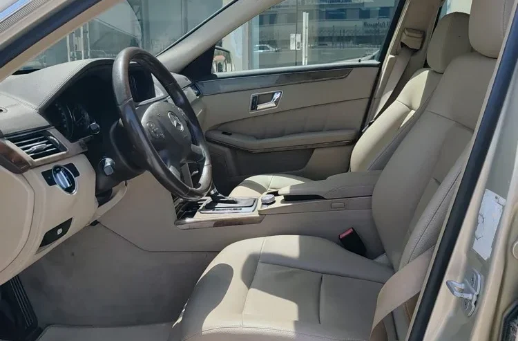 Mercedes E200