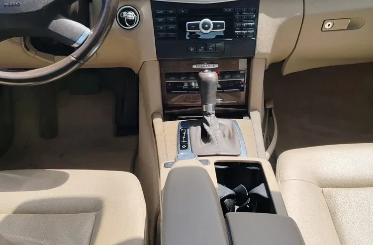 Mercedes E200