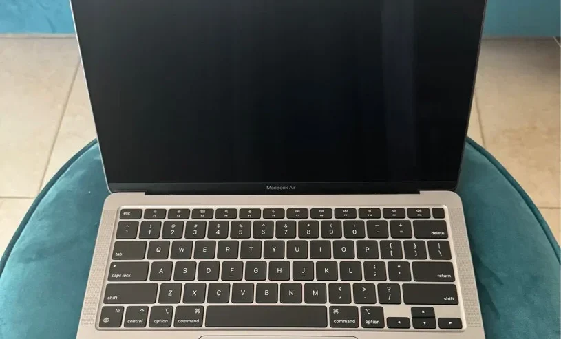 MacBook Air 13” M1 chip