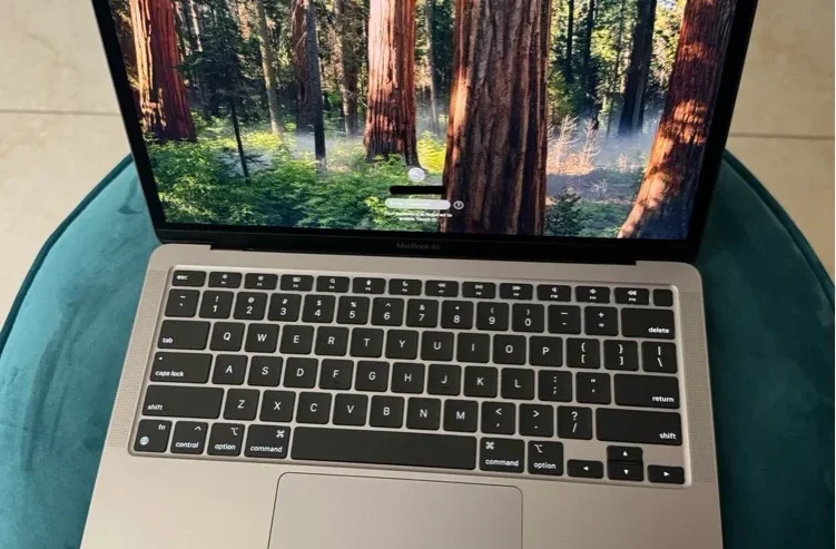 MacBook Air 13” M1 chip