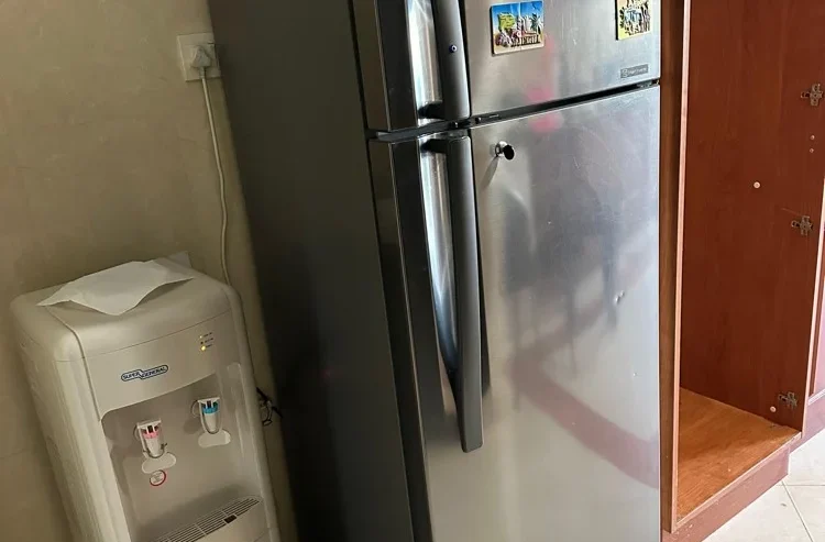 LG Fridge (Refrigerator) For Sale