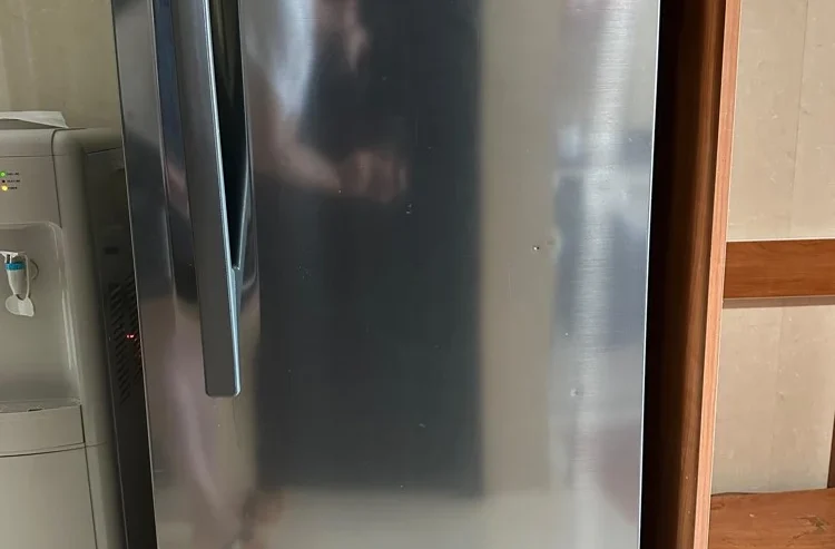 LG Fridge (Refrigerator) For Sale
