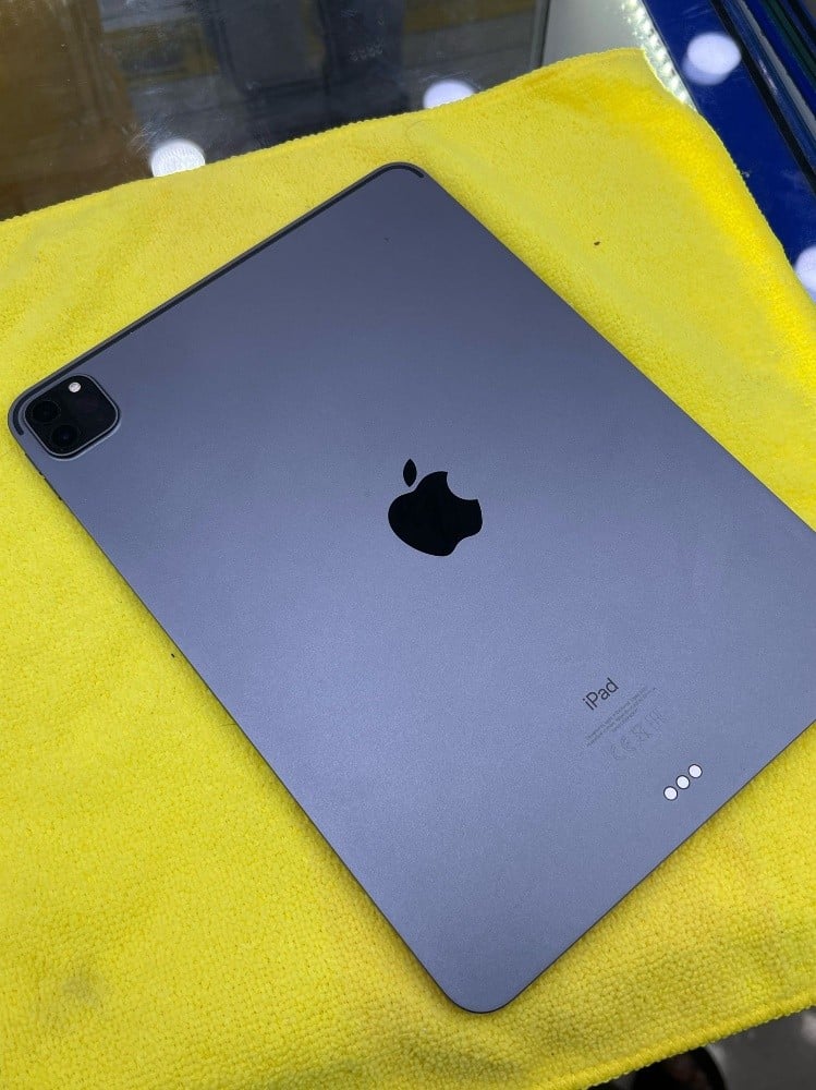 ipad pro 11″ m1 chip 256gb