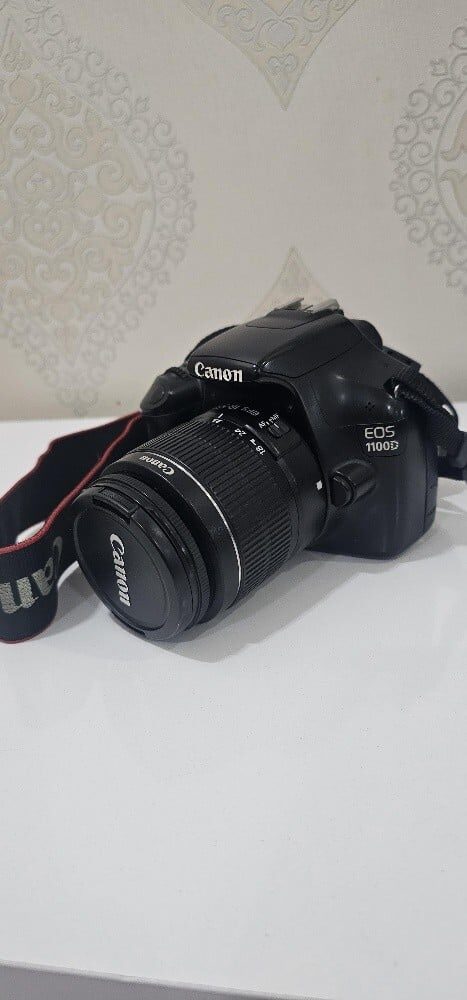 Canon EOS 1100D