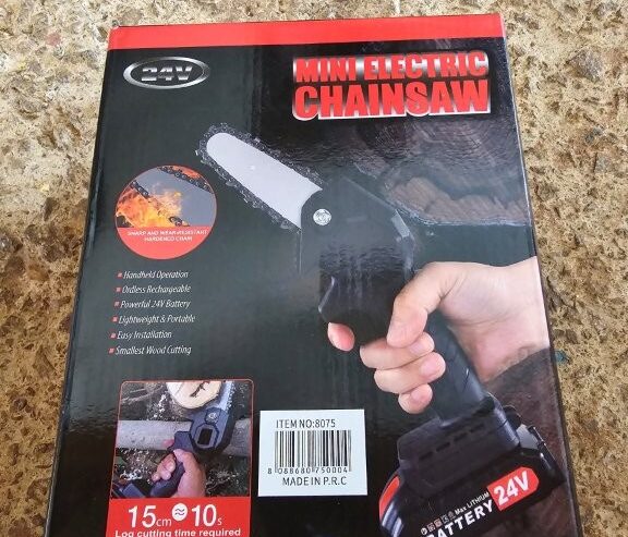 Mini chainsaw