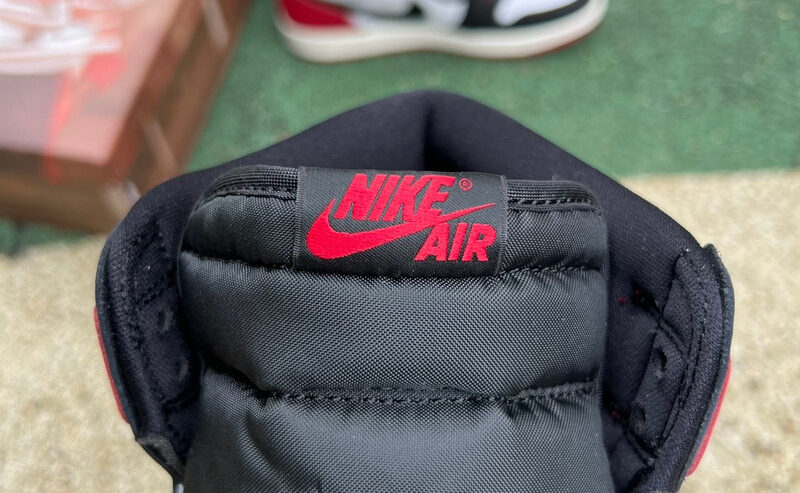 Air Jordans 1 High OG “Black Toe”