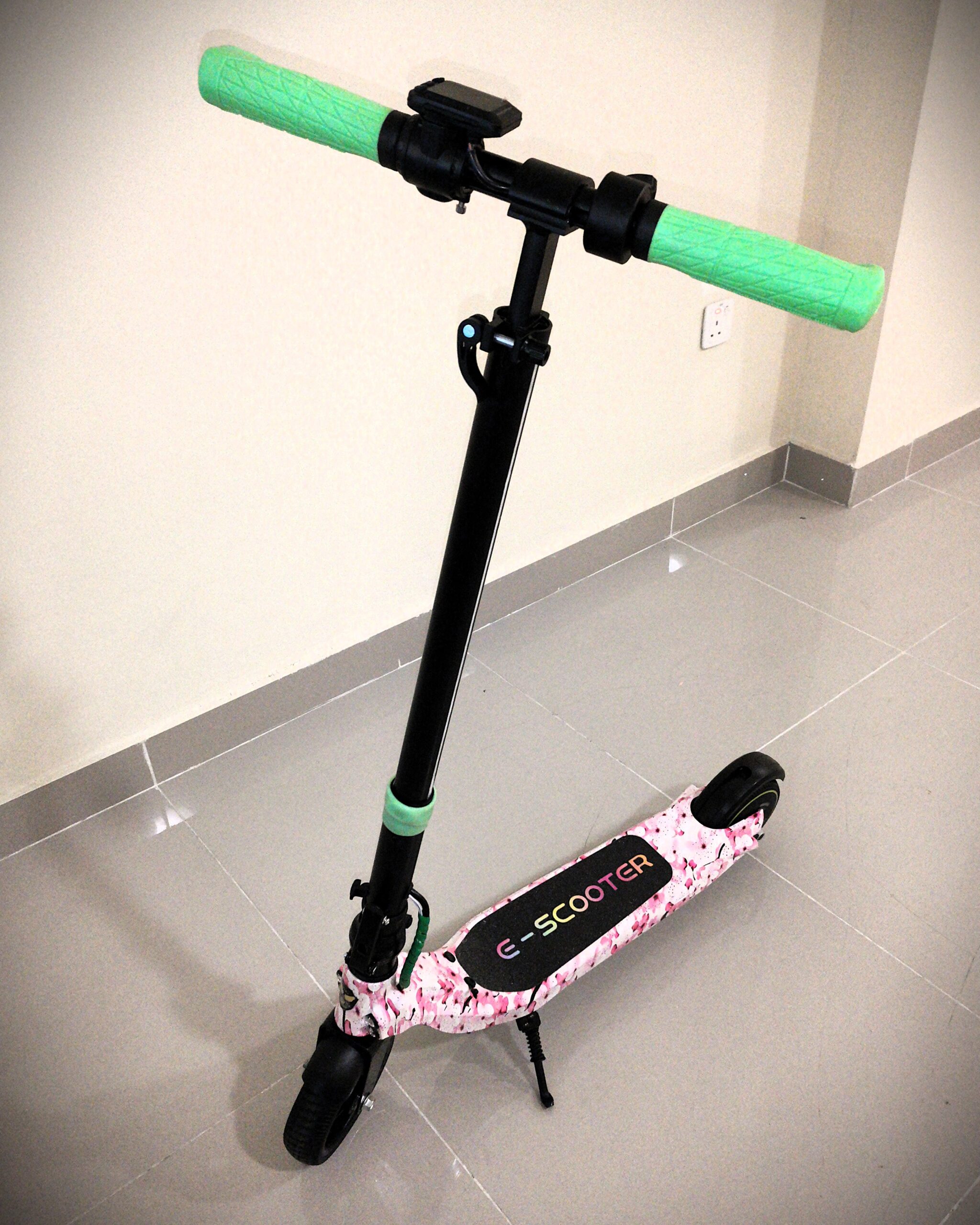 Electric scooter سكوتر كهربائي