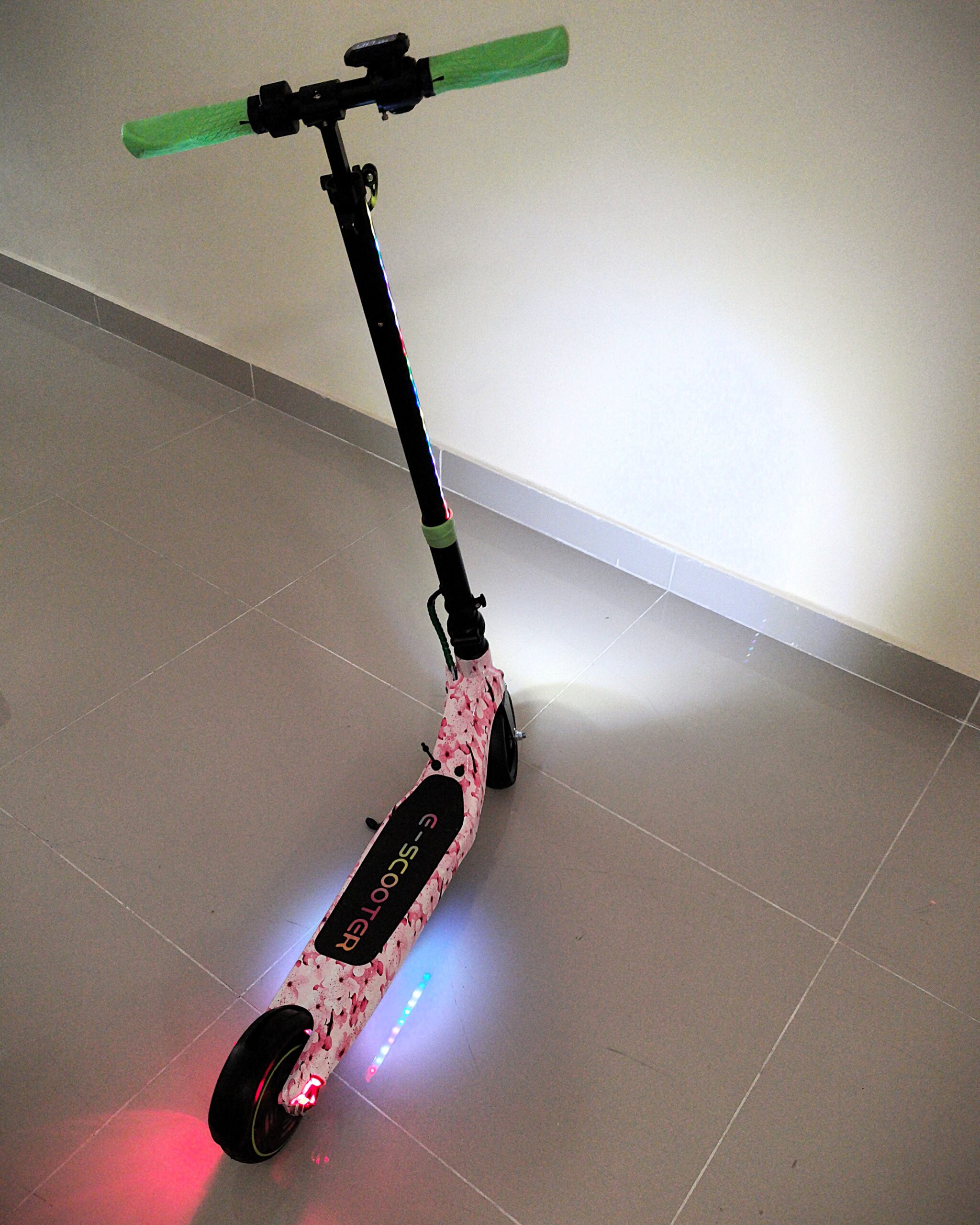 Electric scooter سكوتر كهربائي