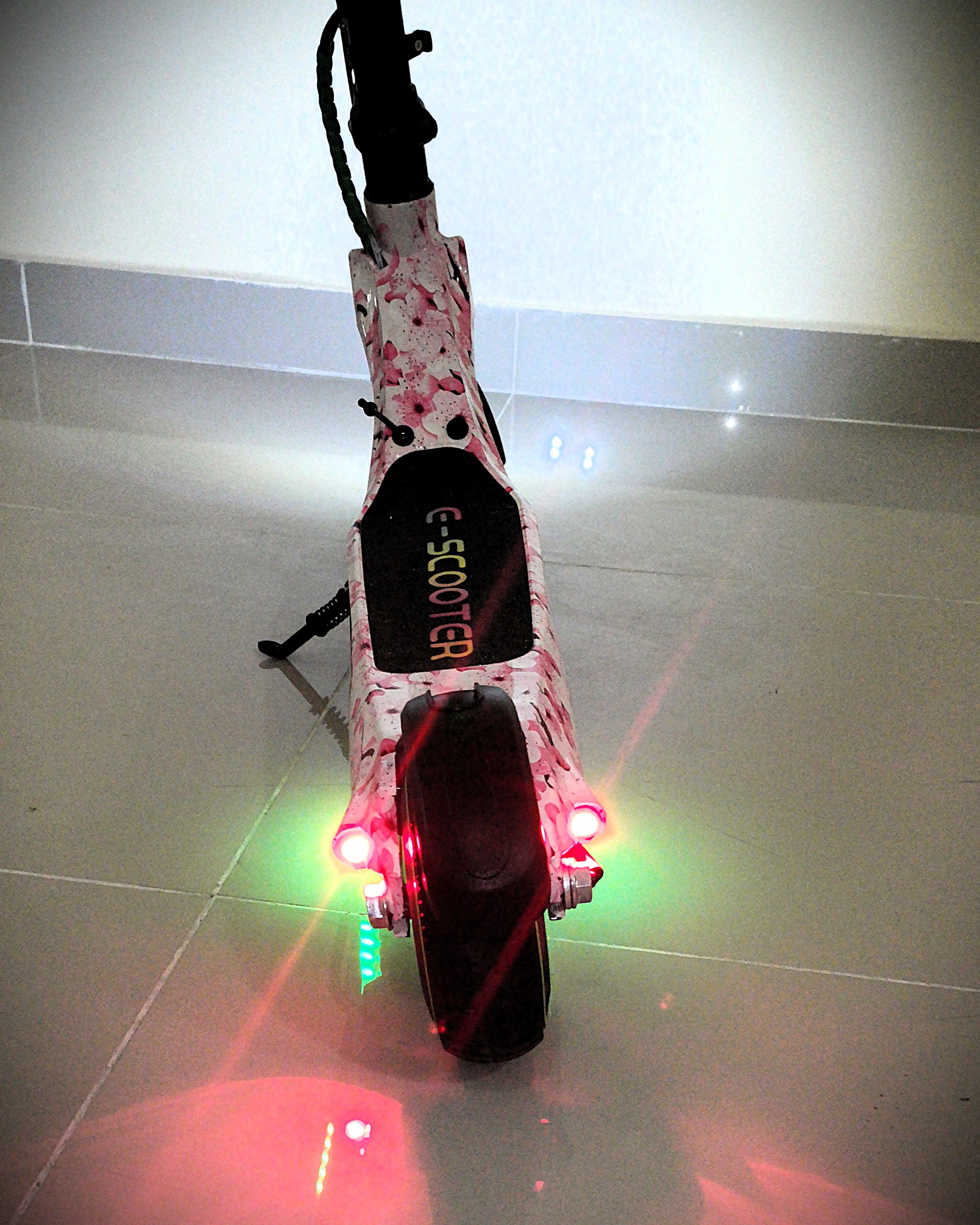 Electric scooter سكوتر كهربائي