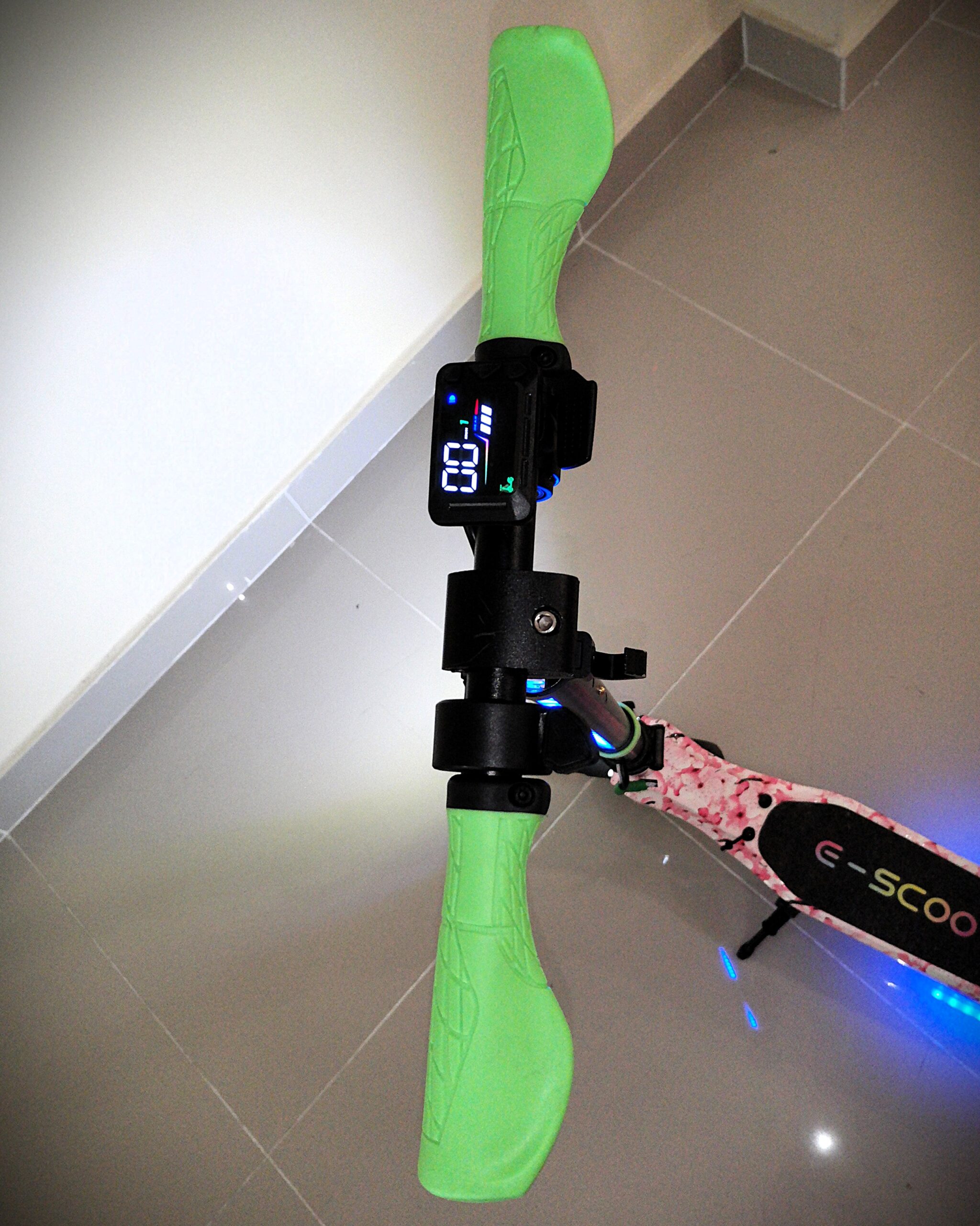 Electric scooter سكوتر كهربائي