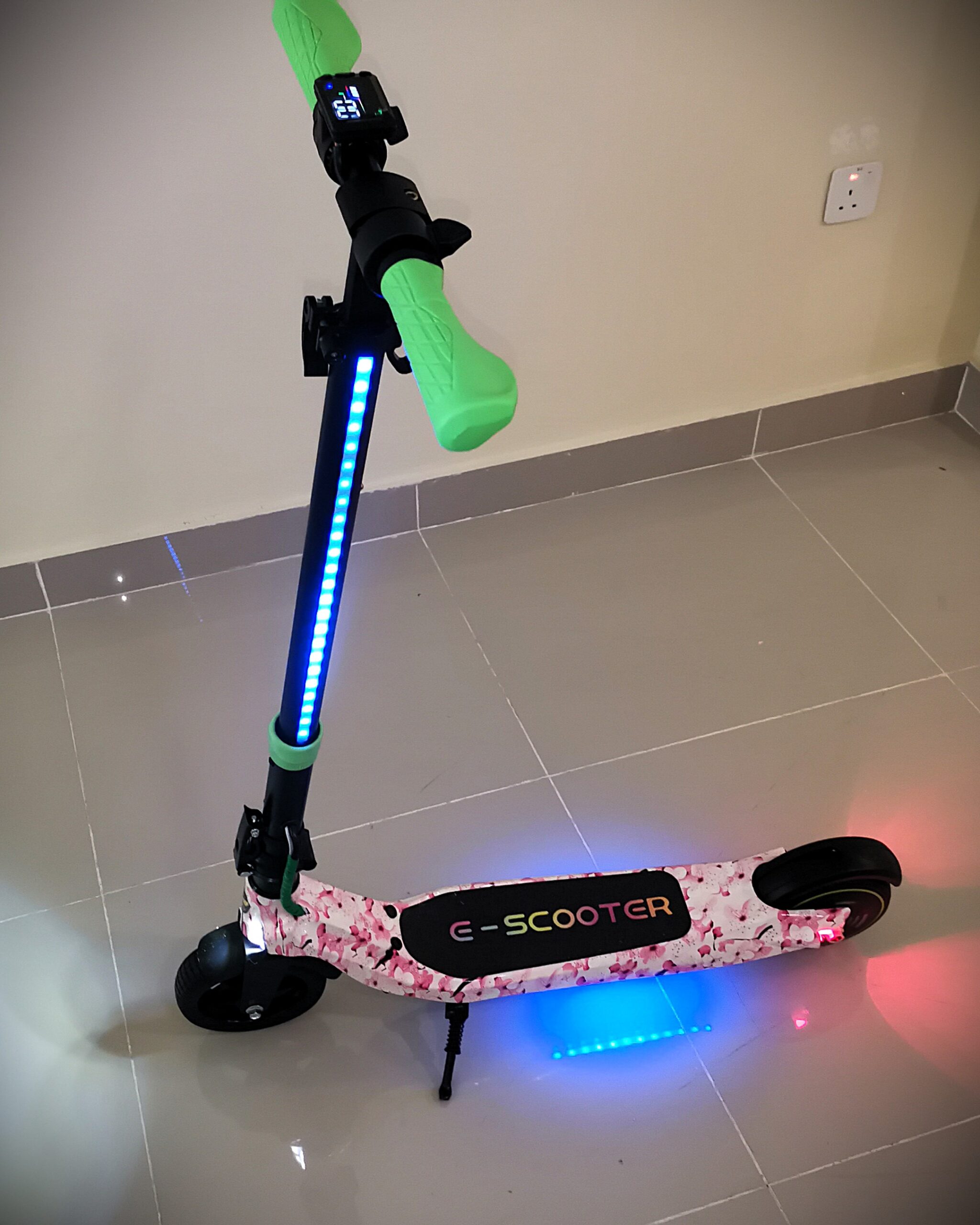Electric scooter سكوتر كهربائي