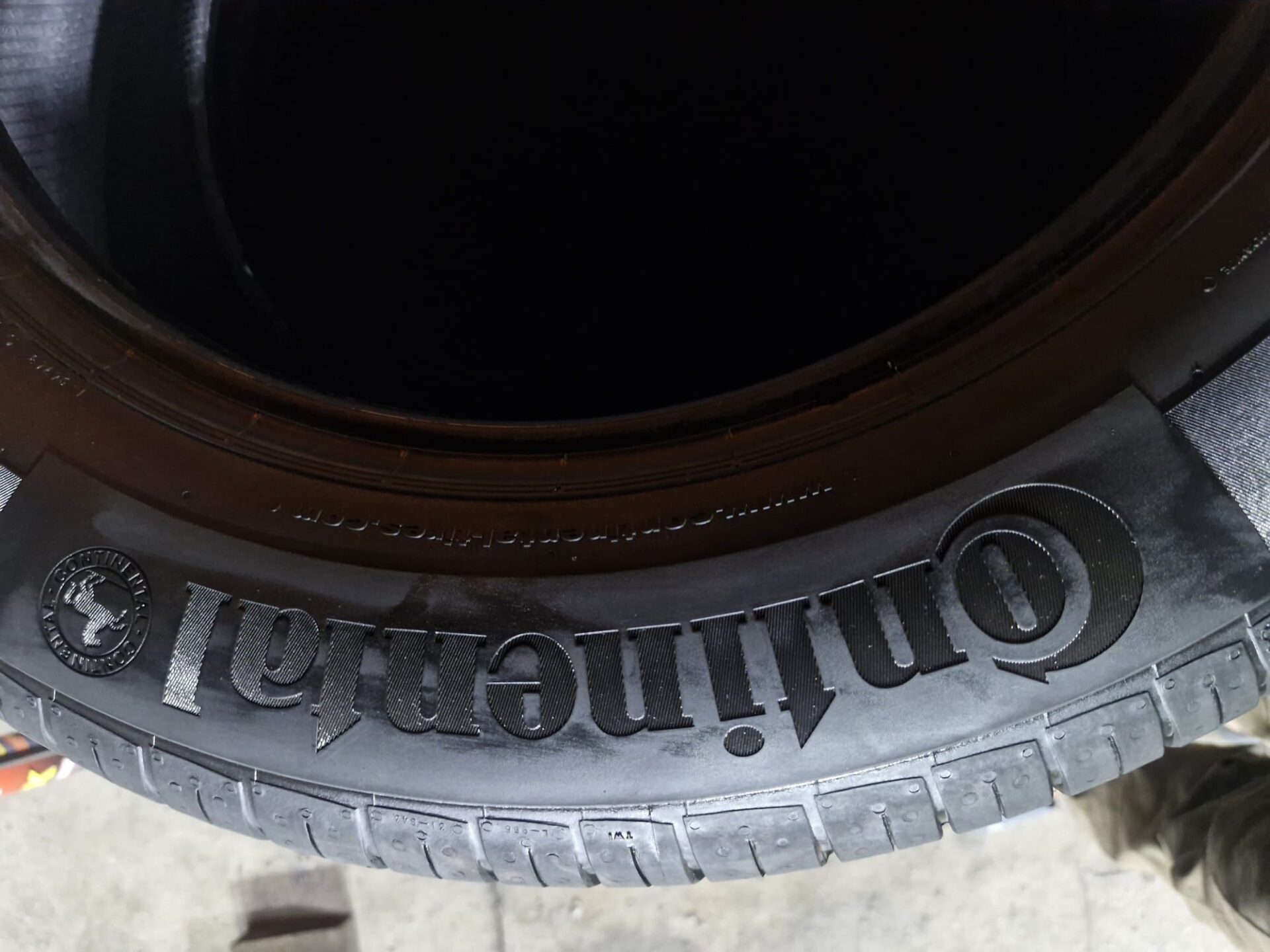 225/60/17 Continental tyre