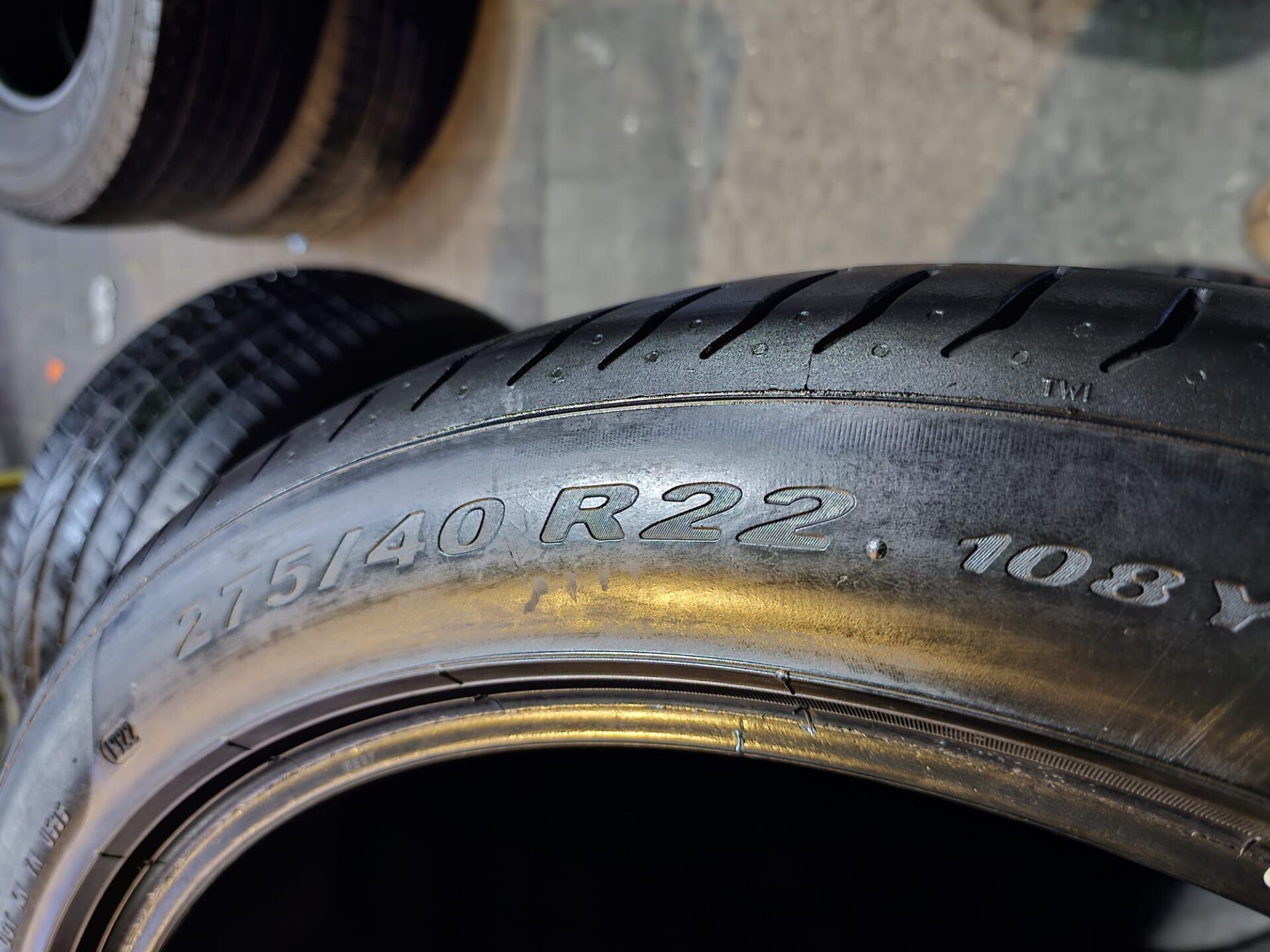 275-40-22,,,pirelli brand