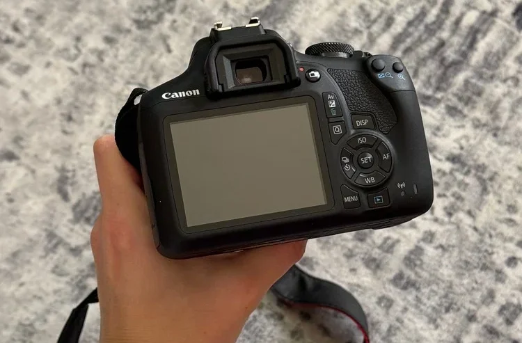 Canon EOS 2000D With 18-55mm Lens