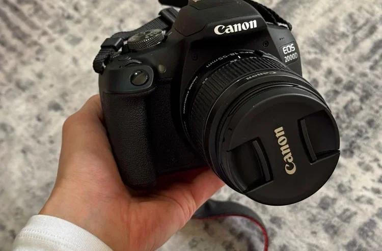 Canon EOS 2000D With 18-55mm Lens