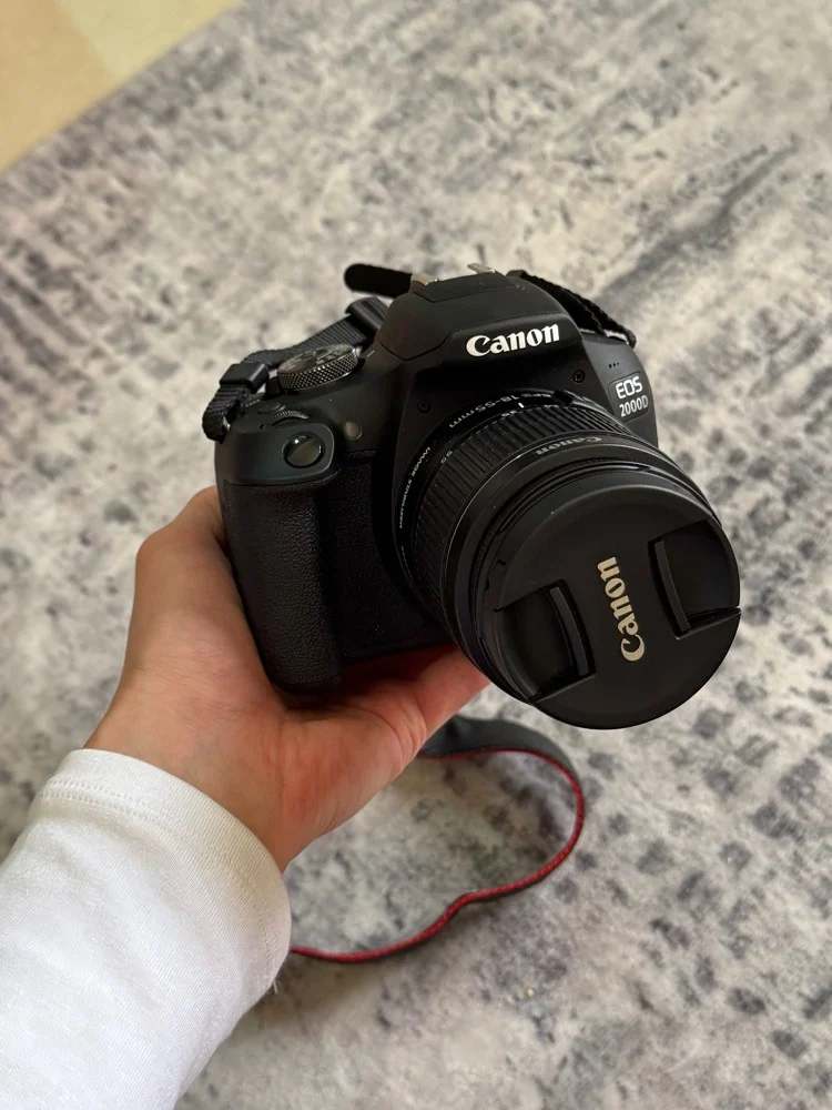 Canon EOS 2000D With 18-55mm Lens