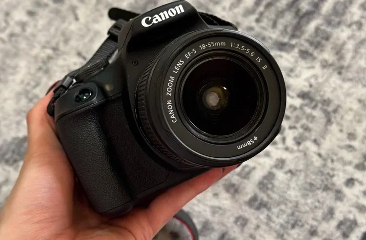 Canon EOS 2000D With 18-55mm Lens