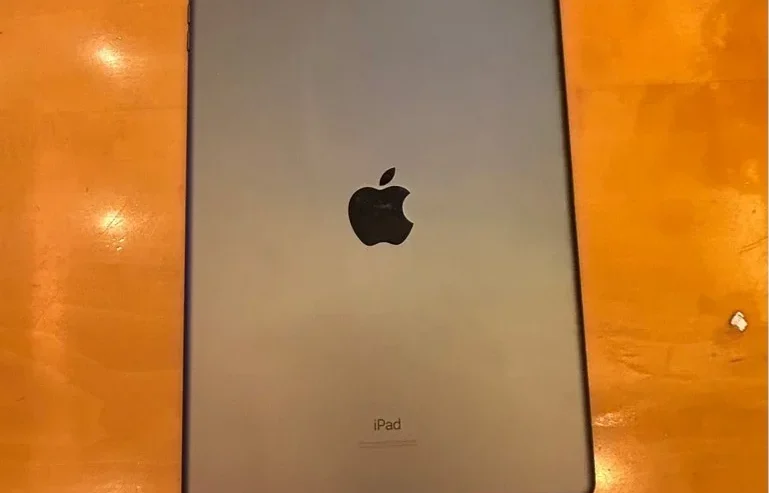 iPad 7 – iOS 18 – 128 gb –