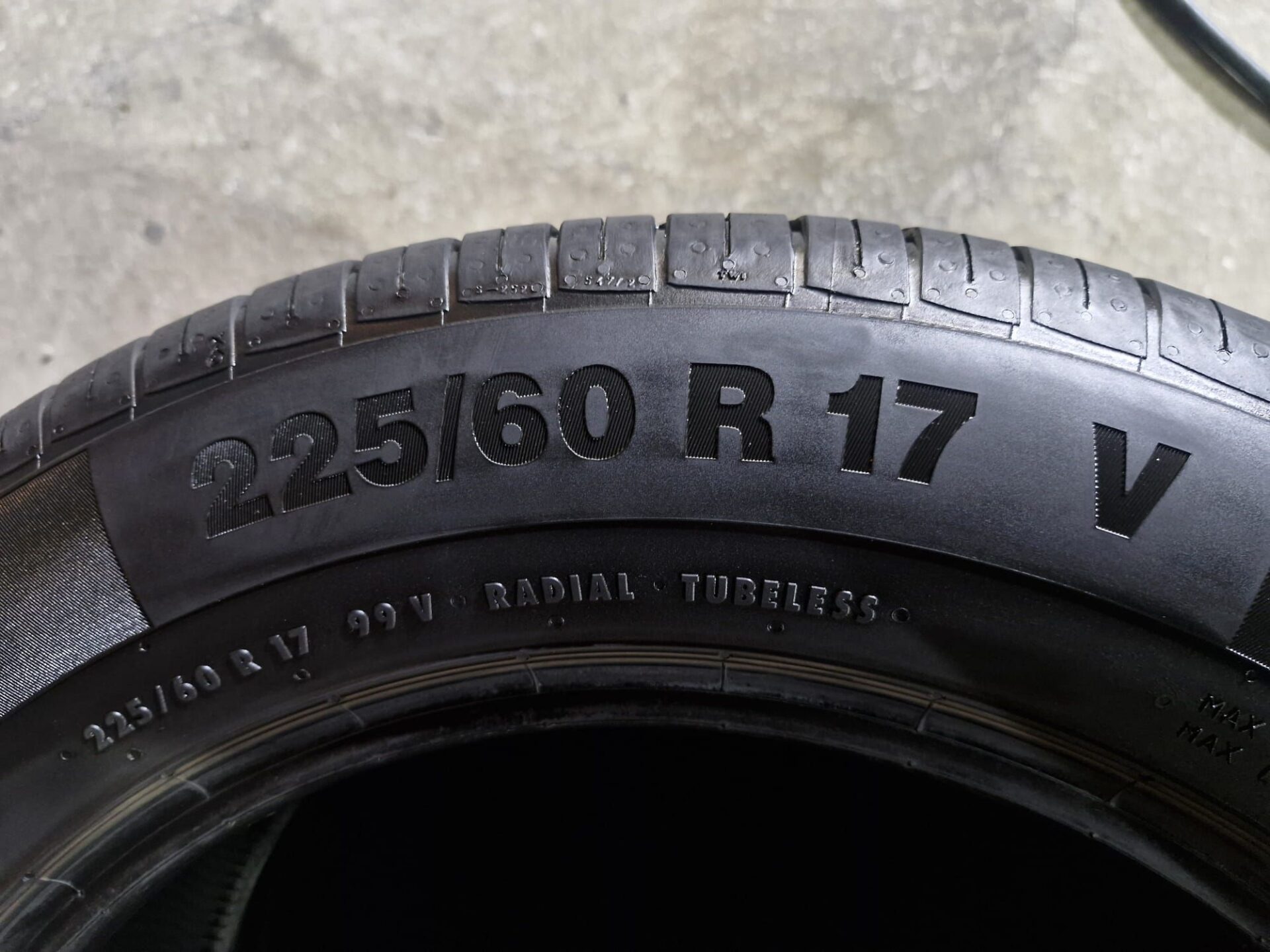 225/60/17 Continental tyre