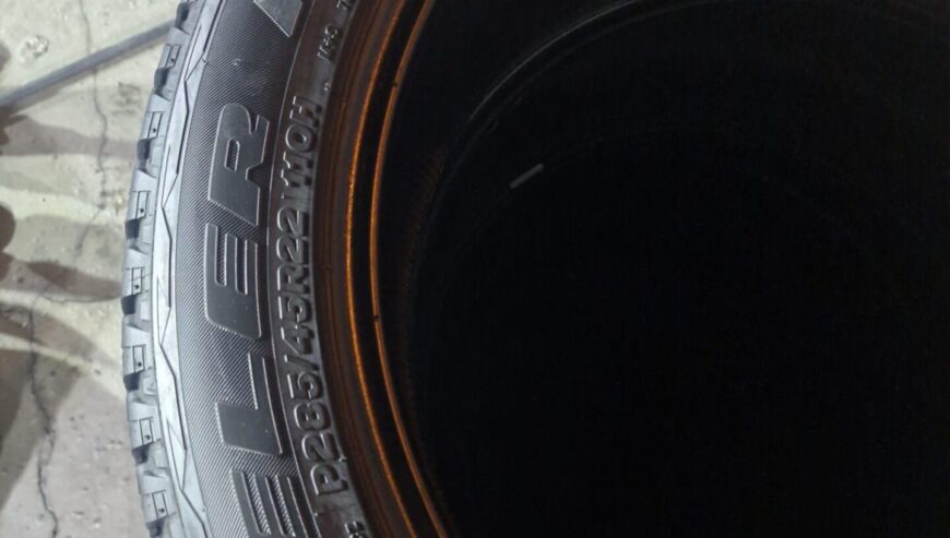 285/45/22 Bridgestone tyre