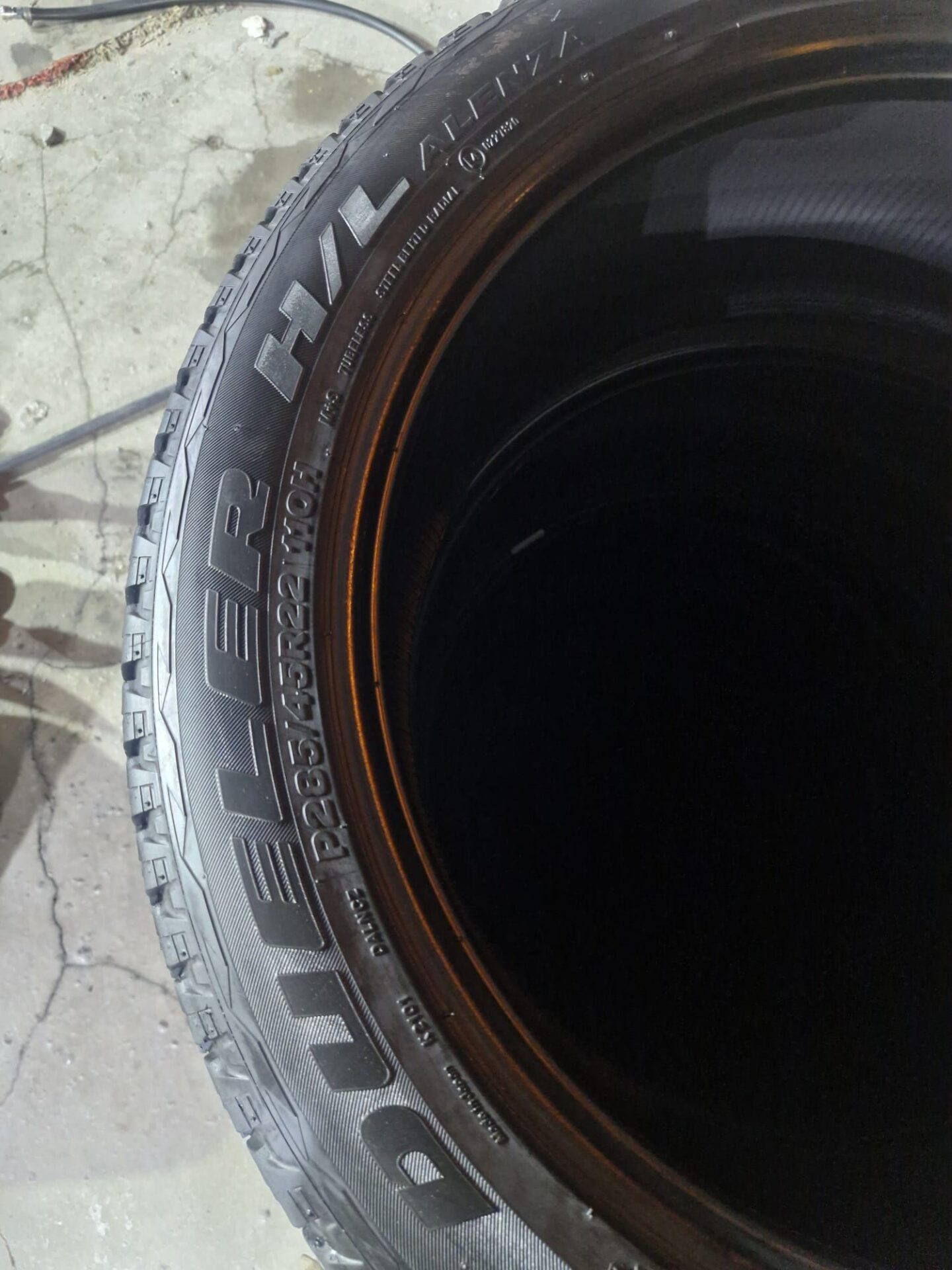 285/45/22 Bridgestone tyre