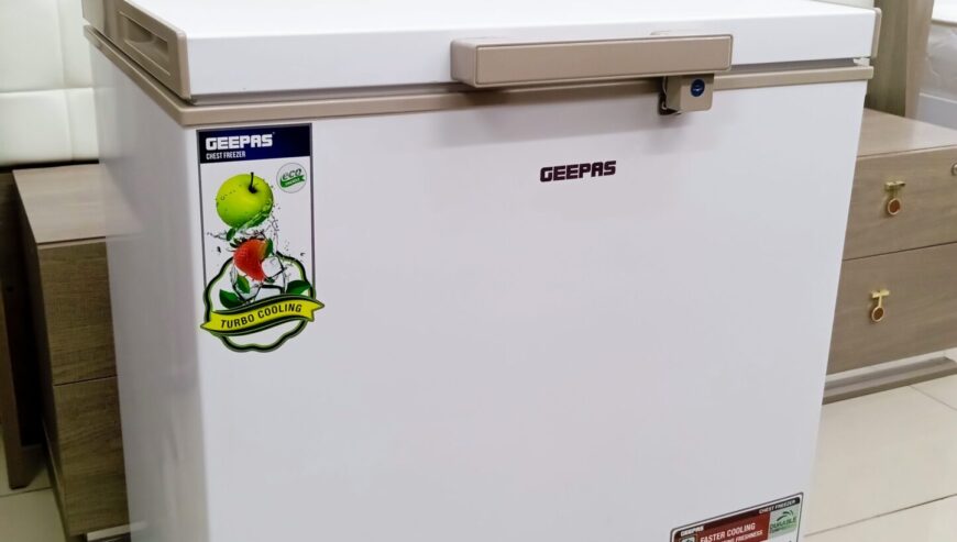 Used like new geepas chest freezer