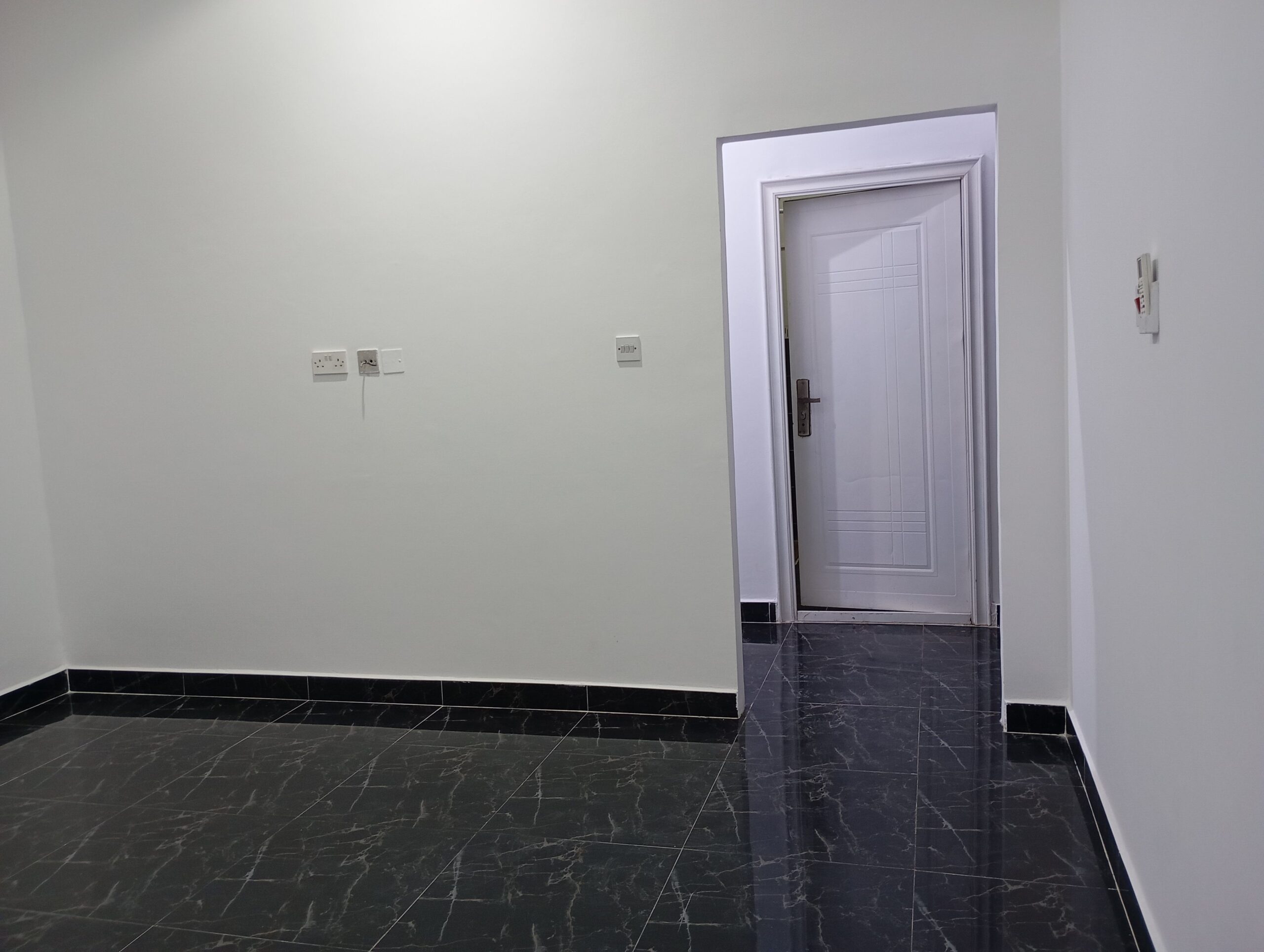 Unfinished studio for rent in Al Dafnah area