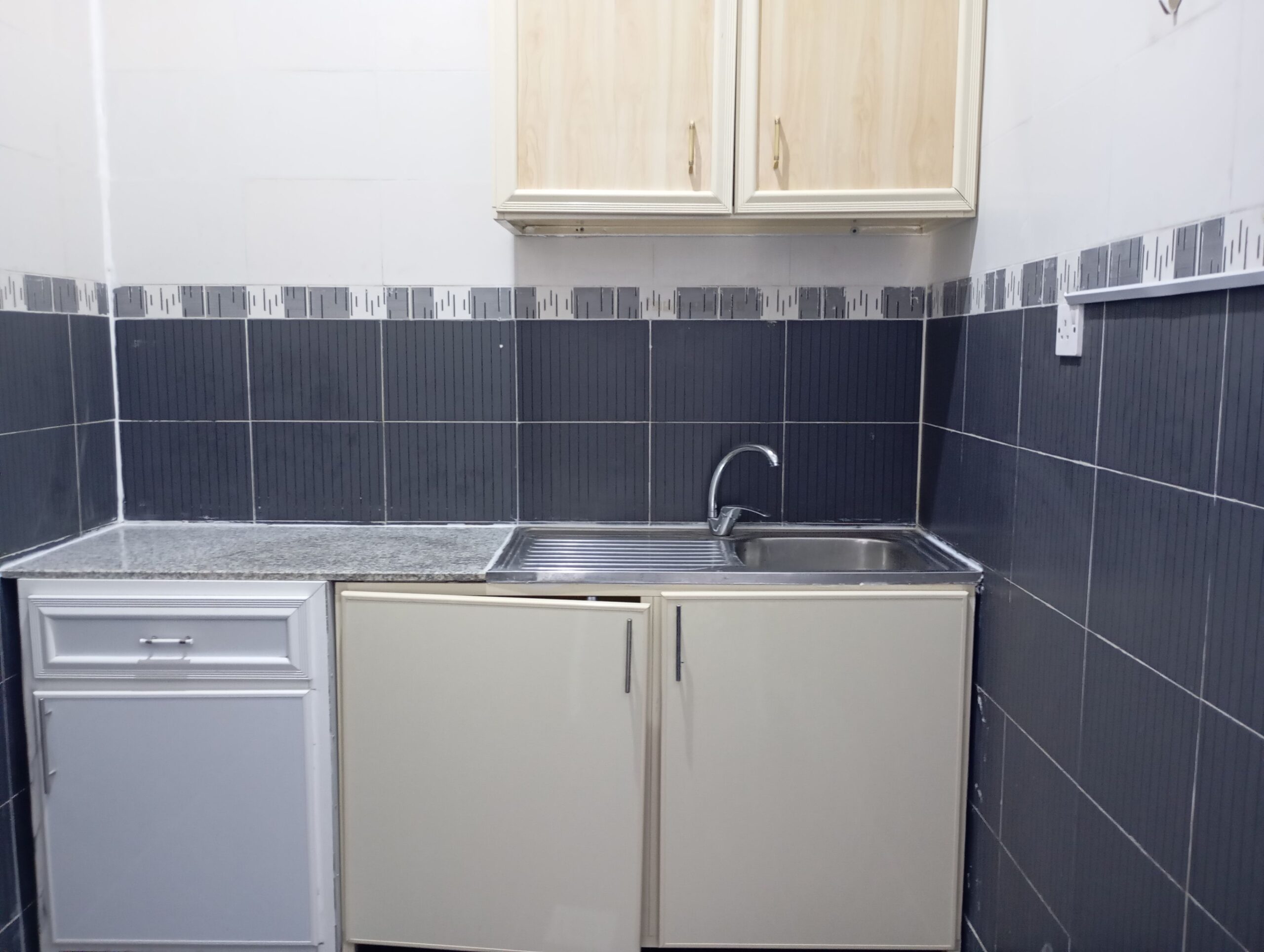 Unfinished studio for rent in Al Dafnah area