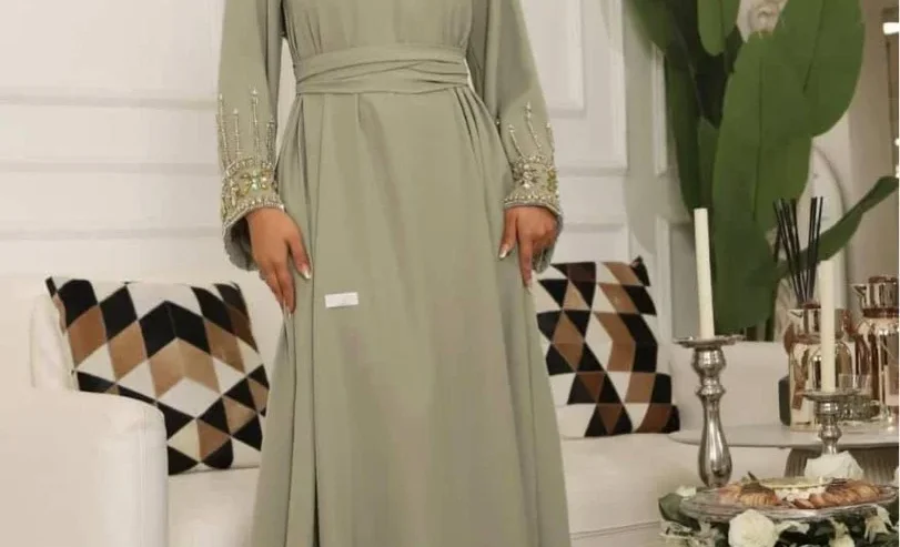 Elegant Dress for Sale, Stunning Design, (NEW)